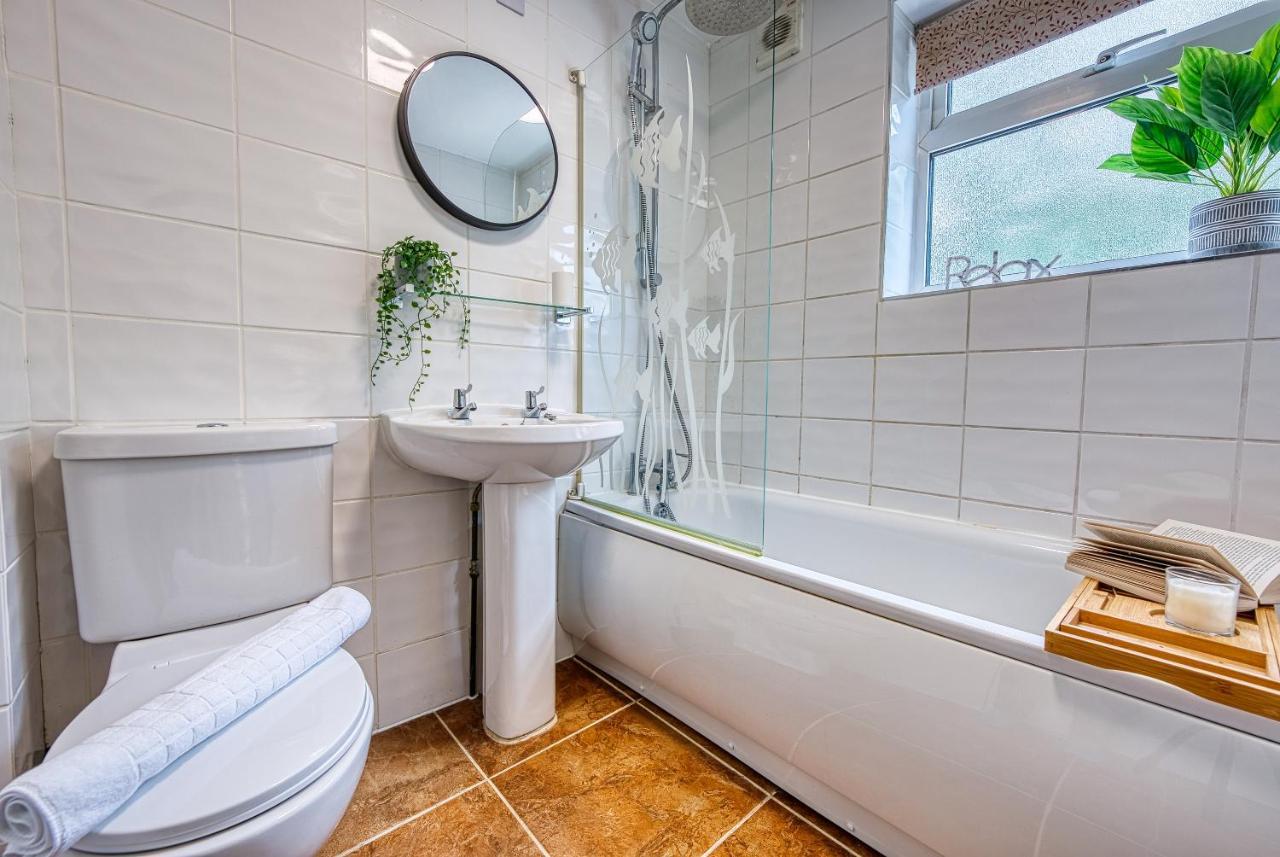 Cosy 3 Bed Apartment In Southam, Sleeps 6 Southam  Kültér fotó