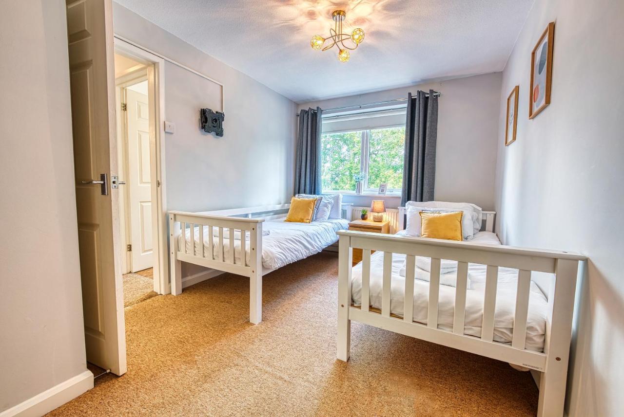 Cosy 3 Bed Apartment In Southam, Sleeps 6 Southam  Kültér fotó