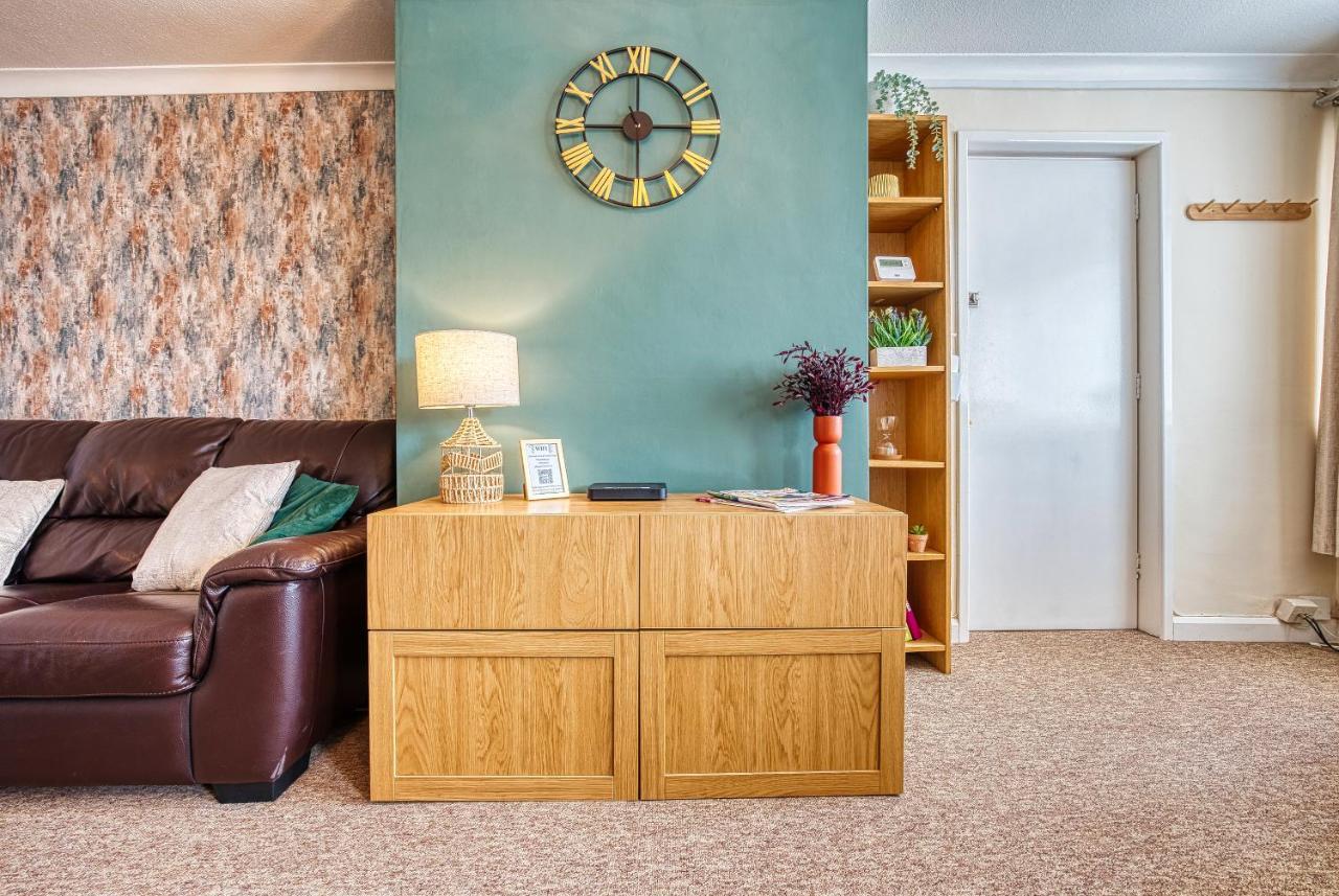Cosy 3 Bed Apartment In Southam, Sleeps 6 Southam  Kültér fotó